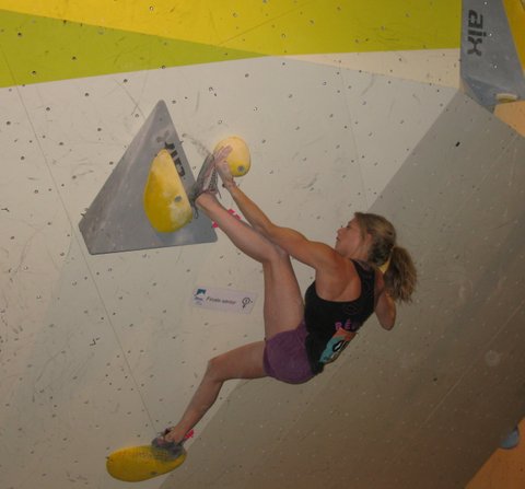 Manon HILY remporte la Coupe de France de bloc de La Rochelle