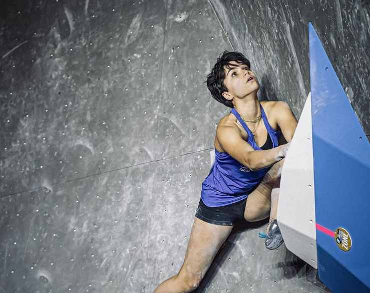 Oriane BERTONE 4ème à la 3ème étape de coupe du monde de bloc séniors